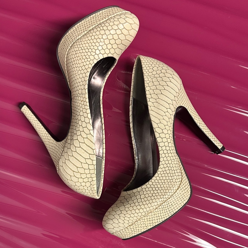 *NEW* Calvin Klein Beige Python Leather Textured Platform Heels